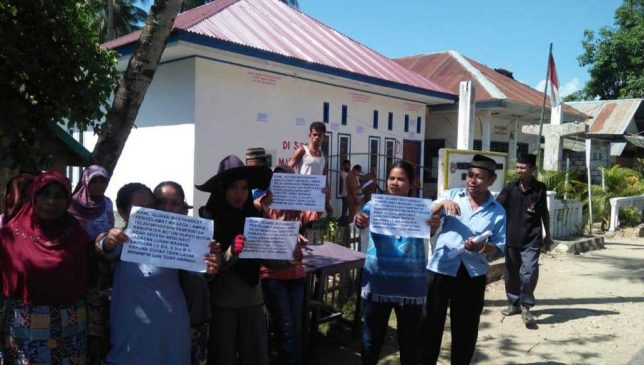 AMPW Lakukan Aksi Minta Lurah Wasaga Dicopot dari Jabatannya