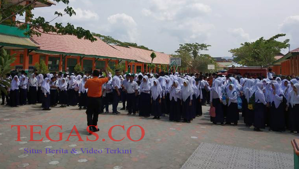 Gempa 6,4 SR Guncang Kendari, Siswa Berhamburan Keluar Ruangan