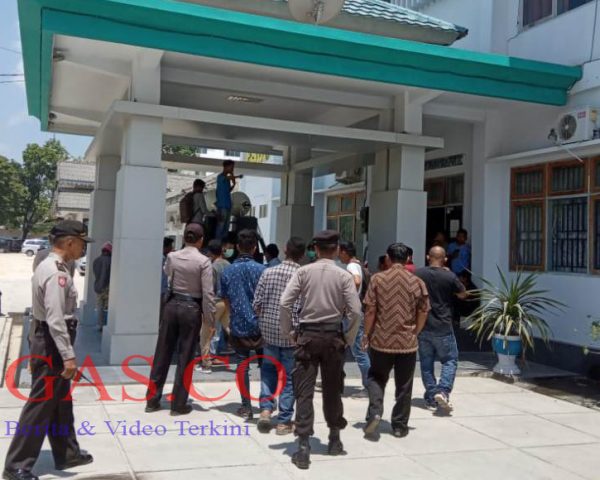 Mahasiswa Kendari Demo Tuntut Aktivitas Penambangan PT. Babarina Dihentikan