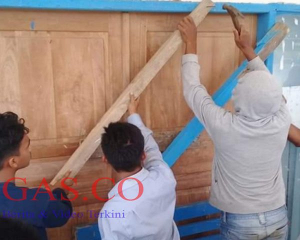 Ratusan Warga Napano Kusambi Tolak Hadirnya PT Sele Raya Agri, DPRD Mubar Disegel