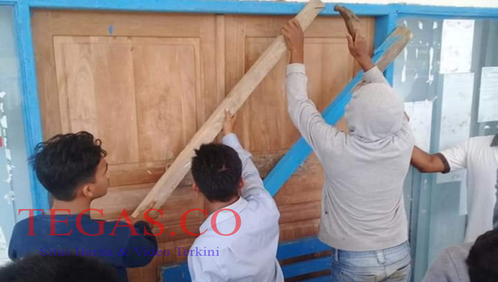 Ratusan Warga Napano Kusambi Tolak Hadirnya PT Sele Raya Agri, DPRD Mubar Disegel