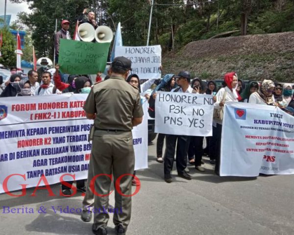 Ratusan Honorer K2 di Sultra Tuntut Diangkat ASN dan Protes Batasan Usia