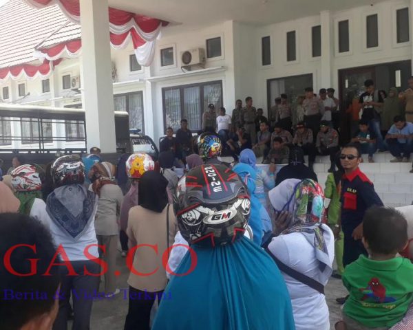 Demo K2 di Muna Minta Pemerintah Pusat Keluarkan Perpu Soal UU ASN