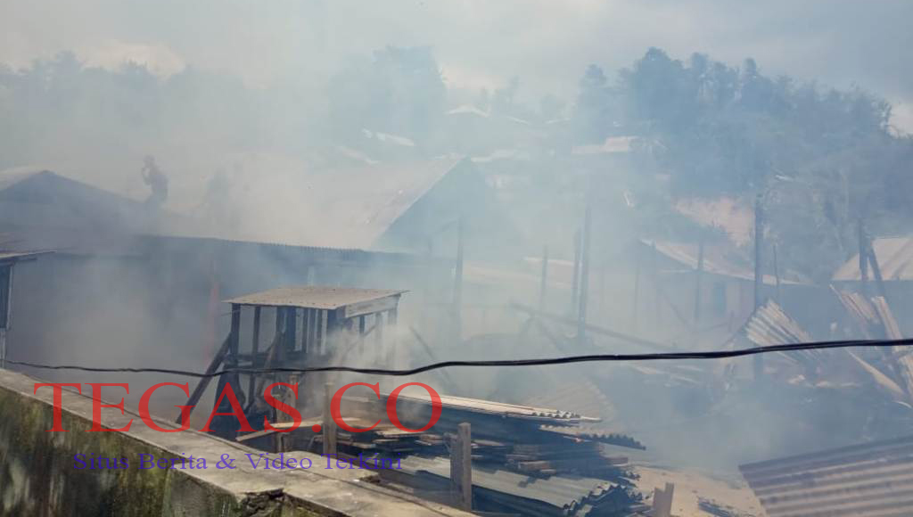 Lima Rumah Warga di Kendari Hangus Terbakar Hingga Rata dengan Tanah