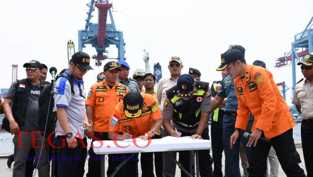 Basarnas Serahkan Puing Pesawat Lion Air JT-610 ke KNKT