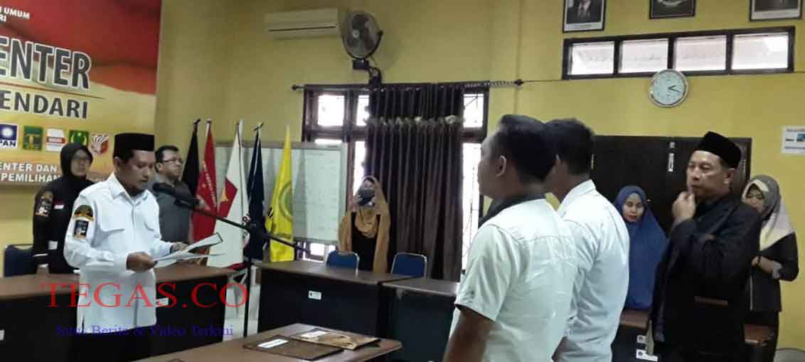 Ketua KPU Kendari Lantik Dua PAW PPS Kecamatan Puuwatu