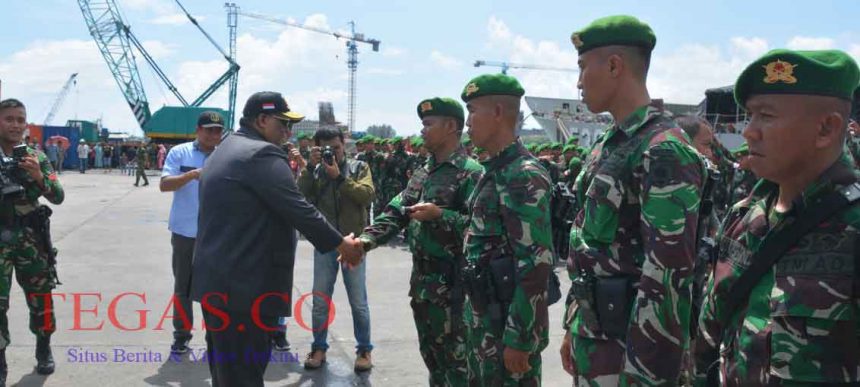 Gubernur Ingatkan Satgas Yonif 725/Woroagi Waspada Menjalankan Tugas