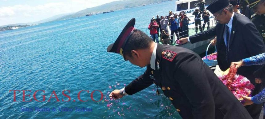 Hari Pahlawan, Wakapolres Baubau Tabur Bunga Bersama Forkopimda