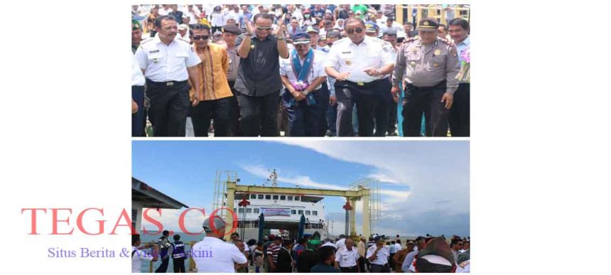 Bupati Muna Barat Resmikan Pelayaran Perdana Feri KMP Bontoharu