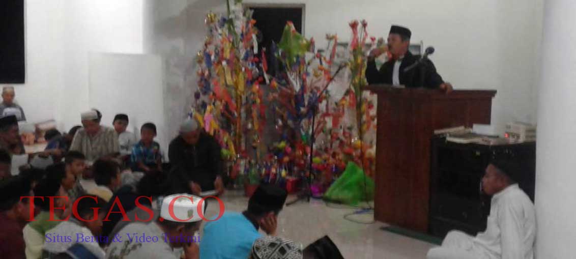 Masjid Uswatun Hasanah Kolut Laksanakan Maulid, Anak-anak Rebutan Telur