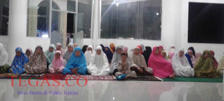 Masjid Uswatun Hasanah Kolut Laksanakan Maulid, Anak-anak Rebutan Telur