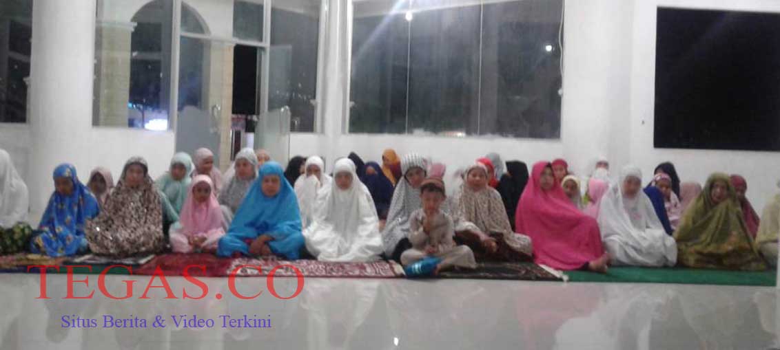 Masjid Uswatun Hasanah Kolut Laksanakan Maulid, Anak-anak Rebutan Telur