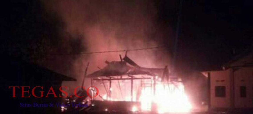 Rumah Kades di Kolaka Utara Hangus Dilalap Si Jago Merah