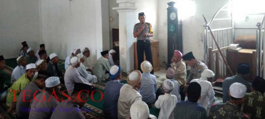 Sampaikan Pesan Kamtibmas, Wakapolres Sampang Rutin Safari Jumat