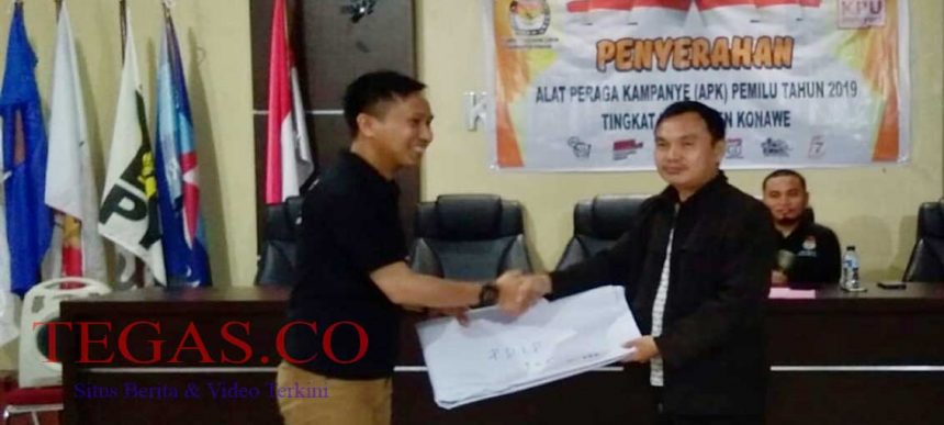 KPU Konawe Serahkan APK Pemilu ke Parpol