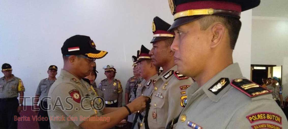 Lima Perwira Polres Buton Berganti