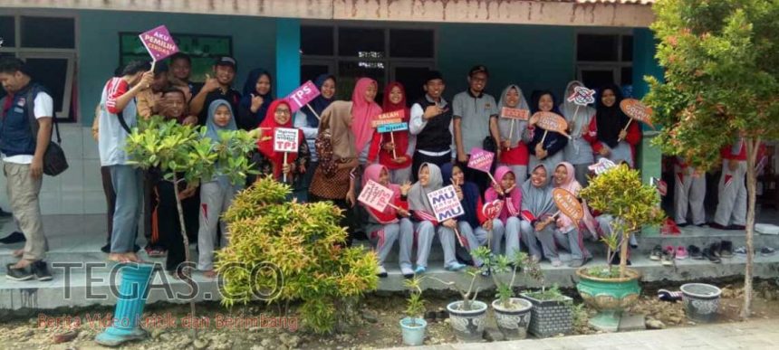 Tingkatkan Partisipasi Pemilih Pemula, KPU Sampang Sosialisasi ke Sekolah
