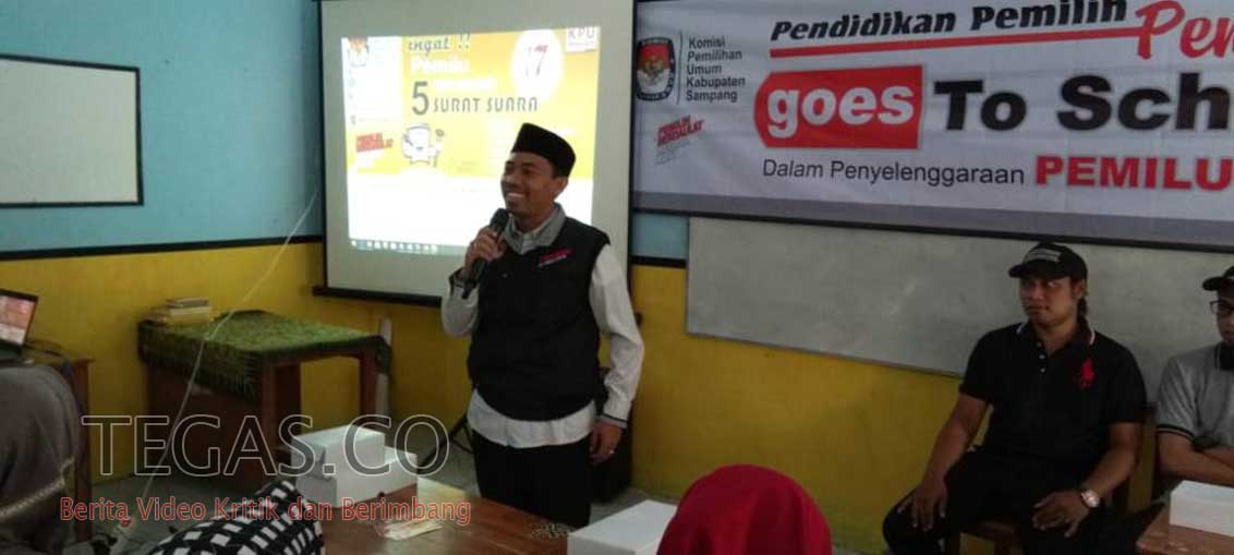 Tingkatkan Partisipasi Pemilih Pemula, KPU Sampang Sosialisasi ke Sekolah