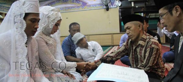 Tangis Haru Napi ini Pecah Usai Nikahkan Anaknya Dibalik Bui