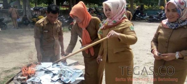 Disdukcapil Konawe Musnahkan 9.665 KTP-el