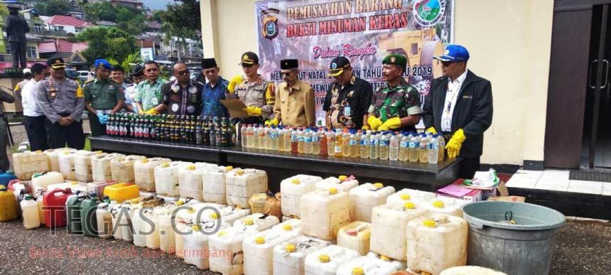 1225 Liter Miras Hasil Cipta Kondisi 2018 di Baubau Dimusnahkan