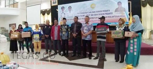 Wali Kota Baubau Berikan Bantuan Kepada 6 Karang Taruna dan 8 Kube