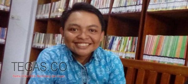Politik di Persimpangan Jalan