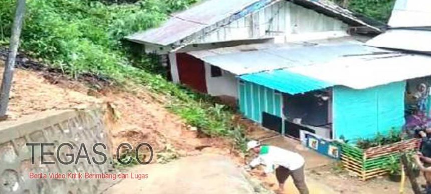 Longsor Timbun Rumah Warga di Kendari