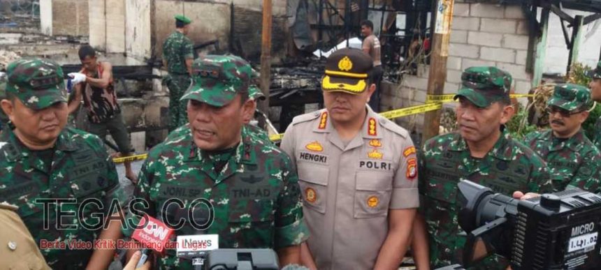 Kapolres Jakbar Dampingi Pangdam Jaya Tinjau Lokasi Kebakaran di Tomang