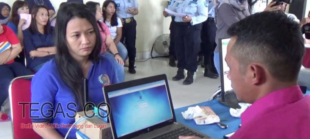 Puluhan Napi Lapas Kelas IIA Kendari Mengikuti Perekaman KTP-el