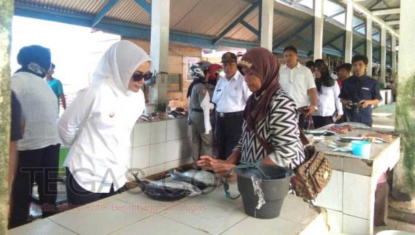 Pasca Tiga Hari Berkantor, Wakil Bupati Buton Lakukan Kunjungan ke Pasar
