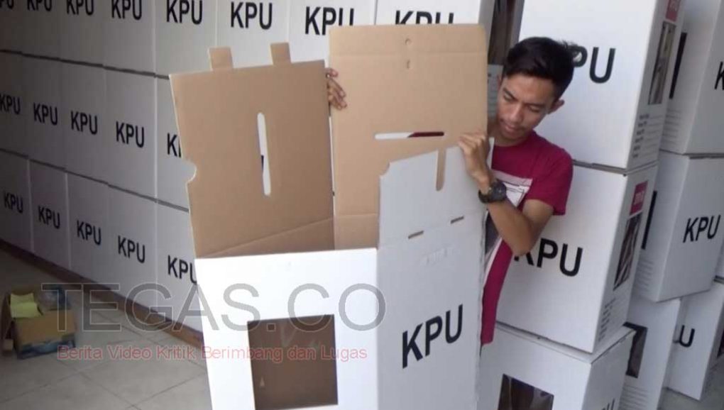 KPU Kendari Mulai Merakit Kotak Suara Pemilu