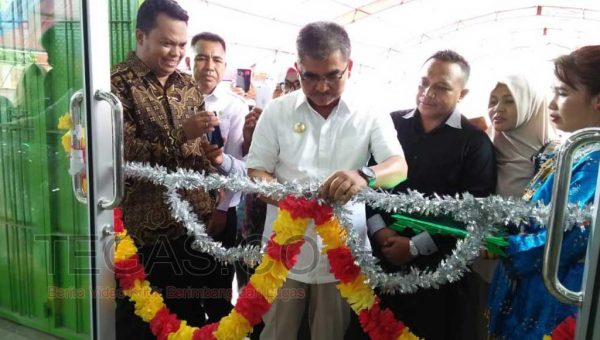 Resmikan Swalayan, Bupati Butur Harap ada Perputaran Ekonomi di Masyarakat