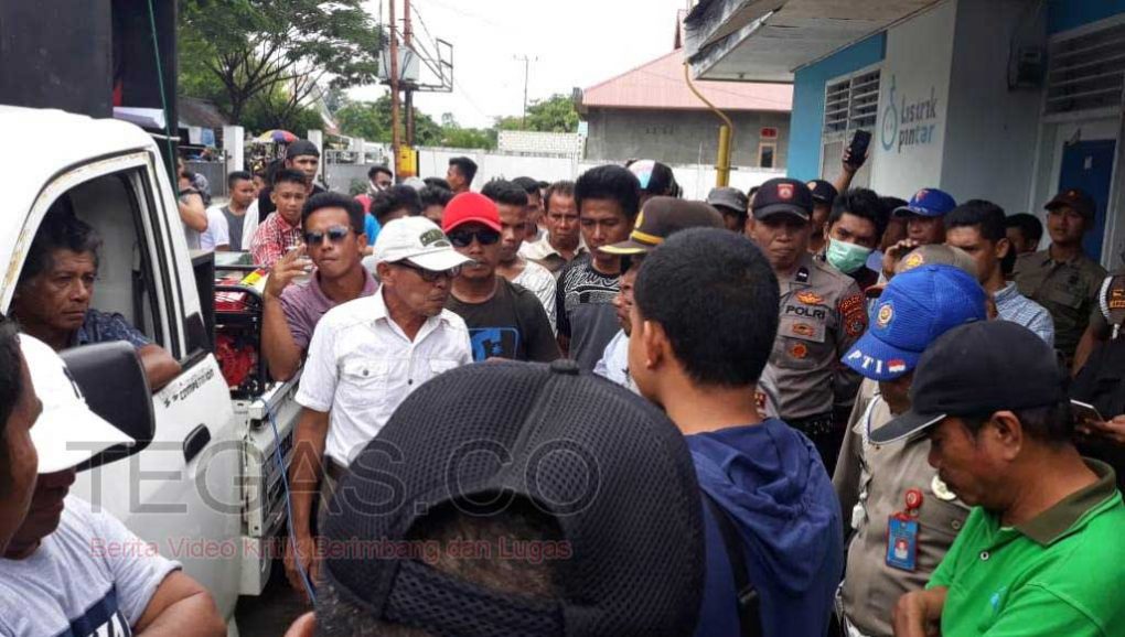 Unjuk Rasa GERAM, Desak Kepala PLN Butur Mundur dari Jabatannya