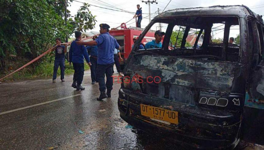 Satu Unit Mobil Angkot Ditemukan Terbakar di Muna