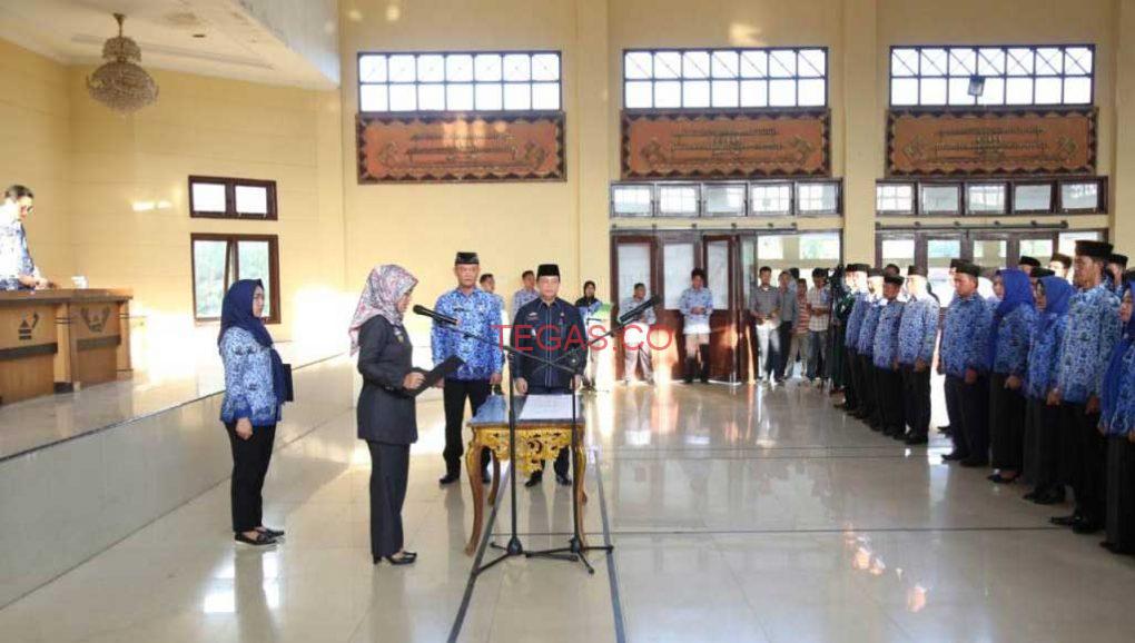 Chusnunia Lantik Pejabat Eselon II, III dan IV Lingkup Pemkab Lamtim