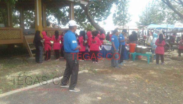 Hari ini Ribuan Pengunjung Padati Pantai Kerangmas Labuhan Maringgai Lamtim