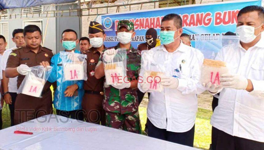 Kurir Sabu Jaringan Internasional Ditangkap, BNNP Musnahkan Barang Bukti