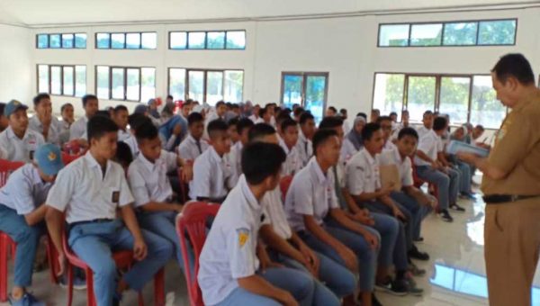 Ratusan Siswa SKO Mogok Belajar