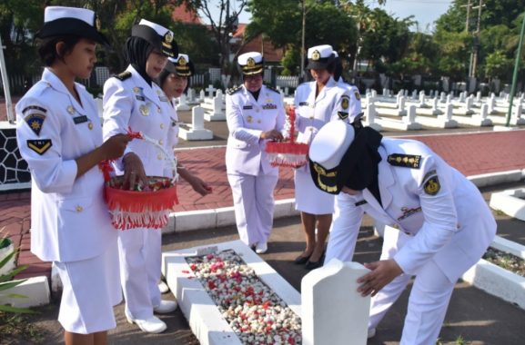KOWAL Koarmada II Ziarah Ke TMP Kusuma Bangsa