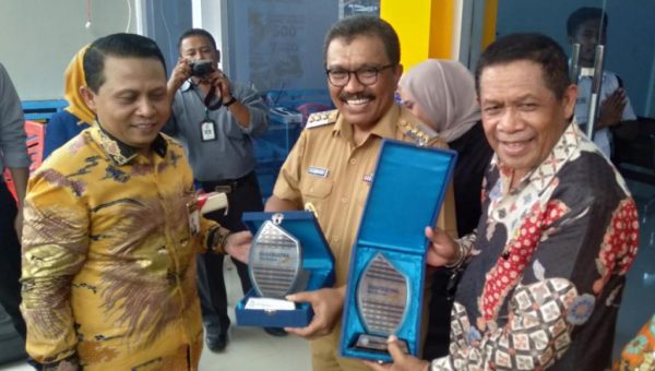 Arhawi Resmikan Kantor Bank Sultra Kas Tomia