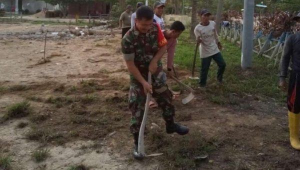 egiatan Babinsa di Desa Mendapat Antusias Warga