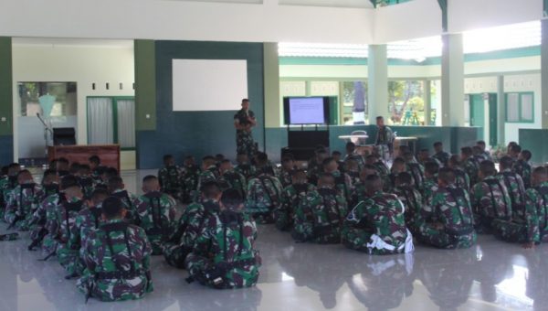 Prajurit TNI Yonif 725 Wrg Terima Sosialisasi Kesehatan