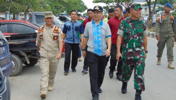 Dandim Bersama Walikota Pimpin Karya Bhakti TNI Bersama Warga