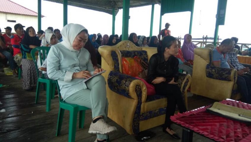Hj. Nurlin Surunuddin Diminta Bantuan Talud Pemecah Ombak dan Perumahan