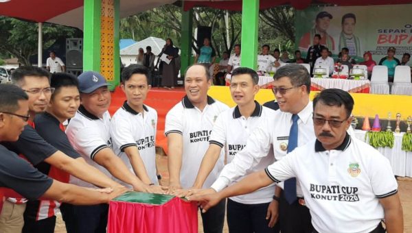 Ruksamin Buka Kejuaraan Sepak Bola Bupati Cup I 2020