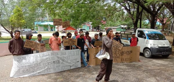 Tak Kunjung Mendapatkan Kepastian, Frasa Demo di Kantor Bupati Munaoro