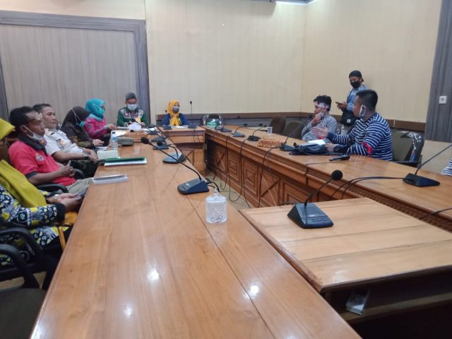 Aliansi Sultra Unjuk Rasa di Depan PU dan Wali Kota
