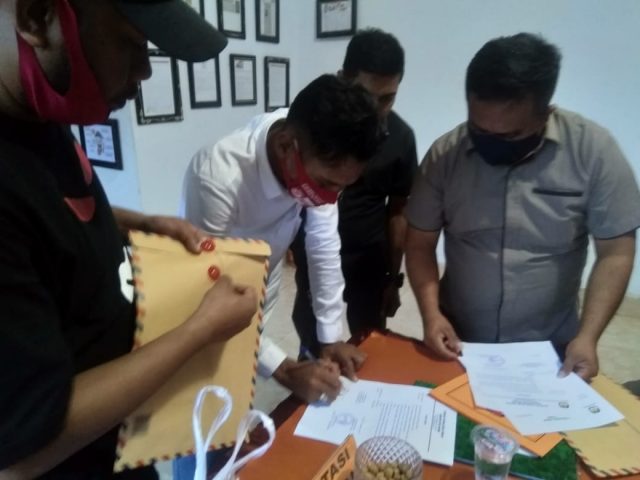 KPU Muna Resmi Menetapkan Rusman-Bachrun Jadi Peserta Pilkada