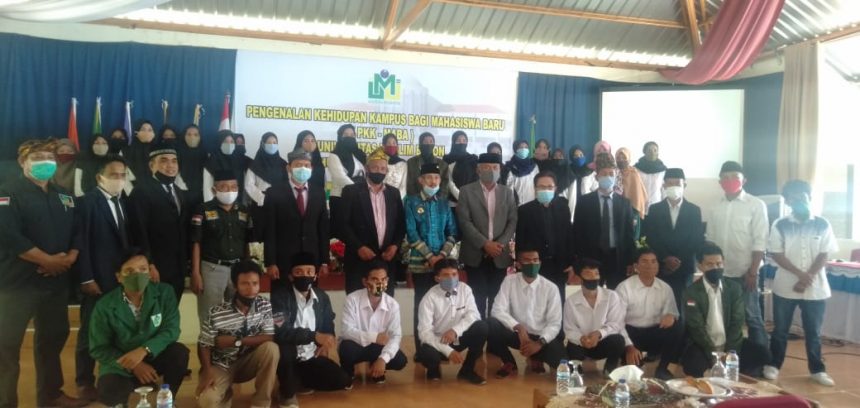 Ratusan Mahasiswa Baru UMU Buton Jalani Pengukuhan